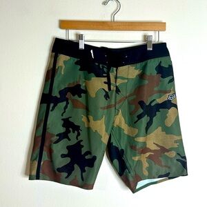 Fox Racing Board Shorts Swim Shorts Green Camouflage men sz 30